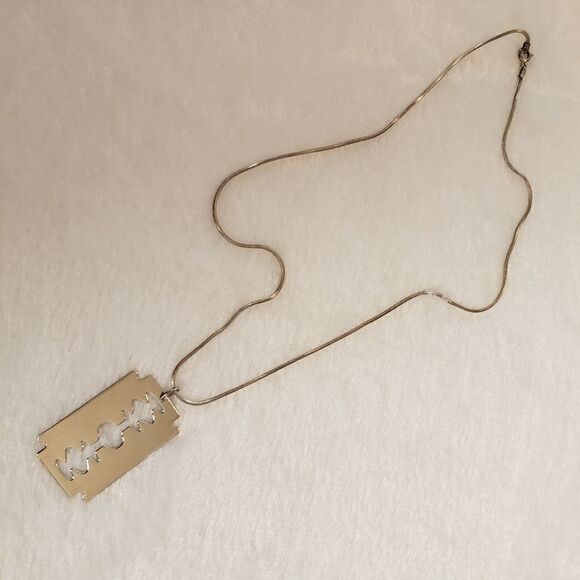 Razorblade Faux Silver Necklace - Picture 1 of 4